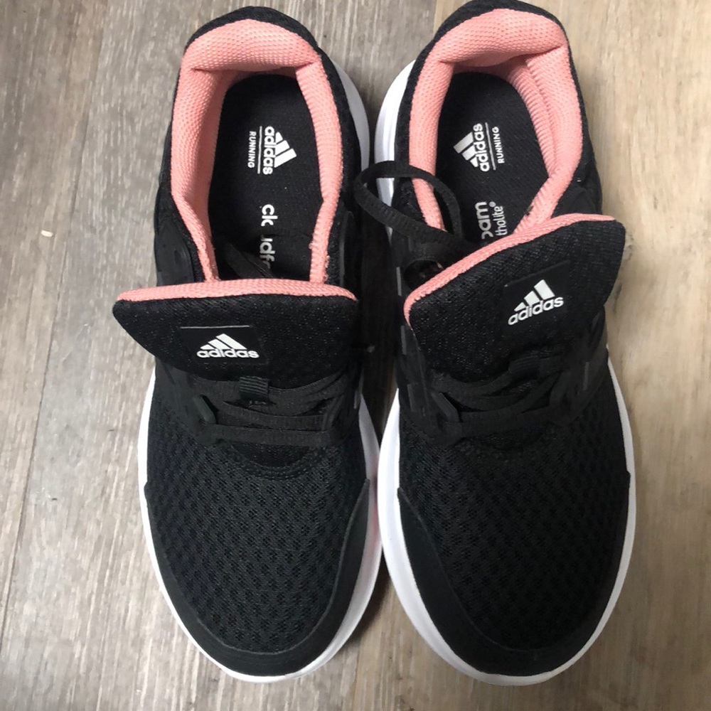 Black / Coral Adidas Cloudfoam Ortholite Size 5.5